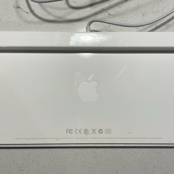 Wired Apple Keyboard with numeric pad - Picture 8 of 10